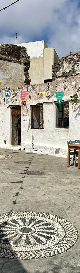 Abstecher ins kleine Dorf Emporios